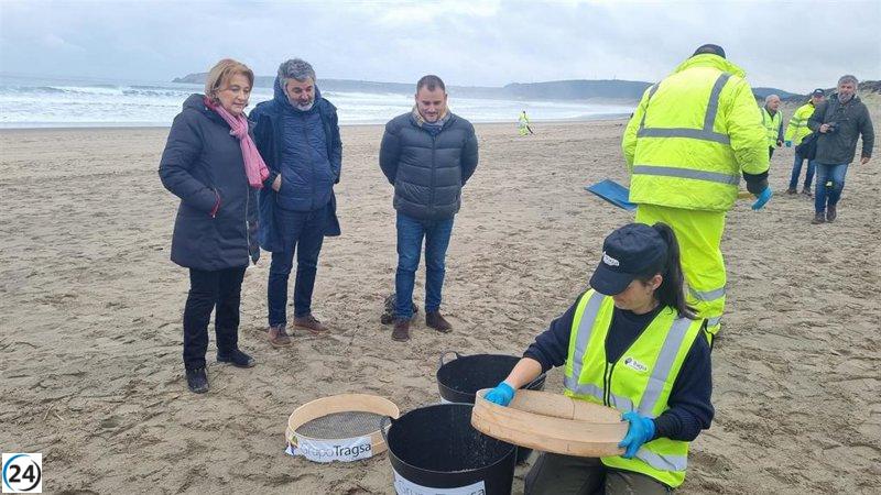 La Transición Ecológica destina 600.000 euros a frenar el vertido de pélets en Asturias en una declaración de emergencia.