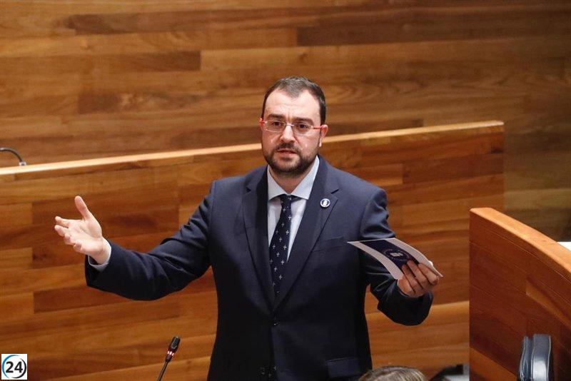 Barbón critica la falta de claridad del Gobierno sobre la energía eólica marina.