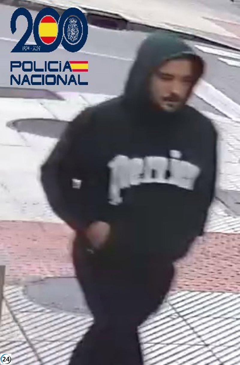 La Policía solicita ayuda ciudadana para capturar a un atracador y difunde su imagen.