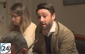 Ruiz (PP) critica a Calvo (PSOE) por conocer los problemas de la obra que se tambaleaba.