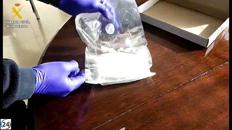 Detenidas dos personas por tráfico de drogas en Oviedo por parte de la Guardia Civil de Bizkaia.