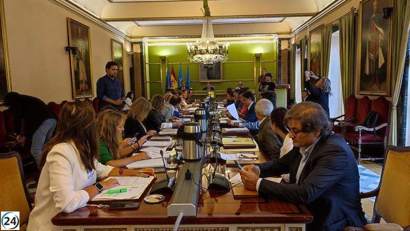 Cuestionan gestión de becas en Oviedo mientras González defiende planificación.