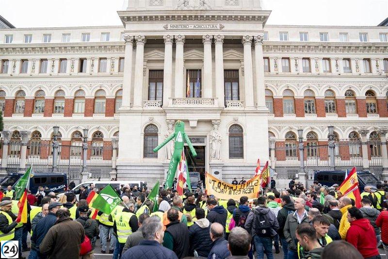 Campesinos y ganaderos marchan en Madrid para rechazar el pacto con Mercosur.