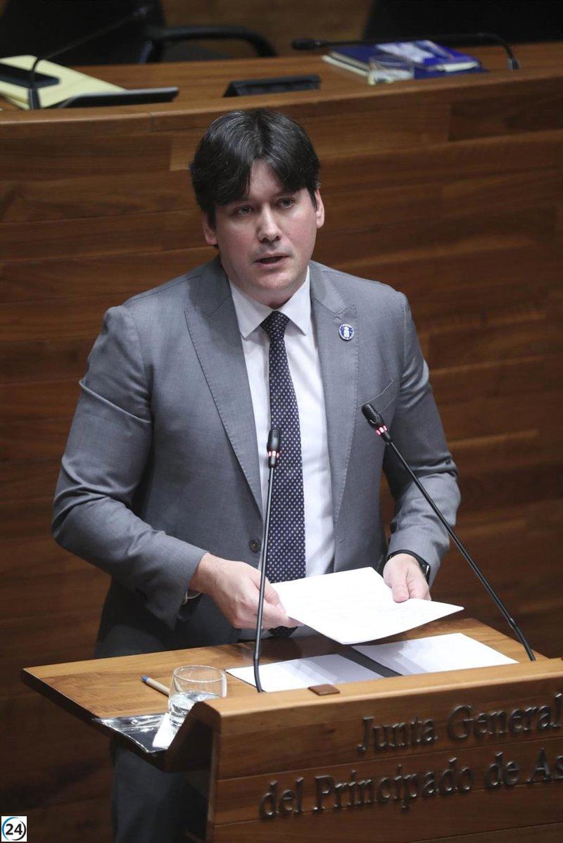 Borja Sánchez valora el apoyo del HUCA y confía en la gestión de la Consejería durante su ausencia.