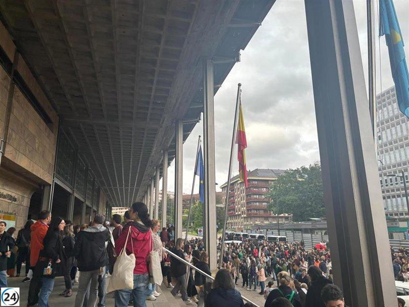 Gobierno asturiano ofrece a maestros aumento salarial de más de cien euros mensuales y otras mejoras.