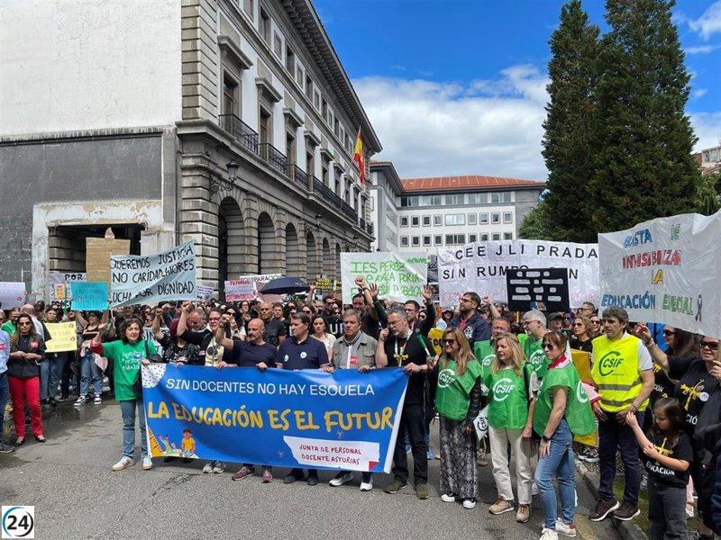 Sindicatos exigen más que un aumento salarial y piden mejoras para la educación secundaria.