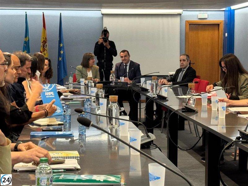 Llamedo se compromete a implementar el preacuerdo educativo sin demora y critica al PP por su postura.