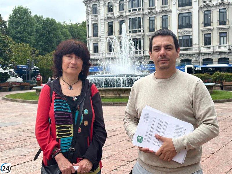 Ecologistas en Acción acusa a Oviedo de violar la normativa de bajas emisiones al fomentar estacionamientos privados.