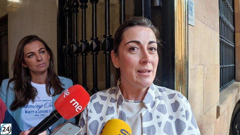Vox denuncia el desorden en la peatonalización de tres calles del centro histórico de Oviedo, señalando un aumento desmedido en los costos.