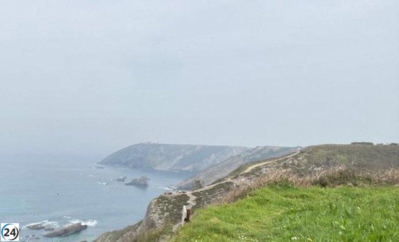 Mujer salvada por helicóptero tras caer en área inaccesible en Cabo Vidio, Cudillero.