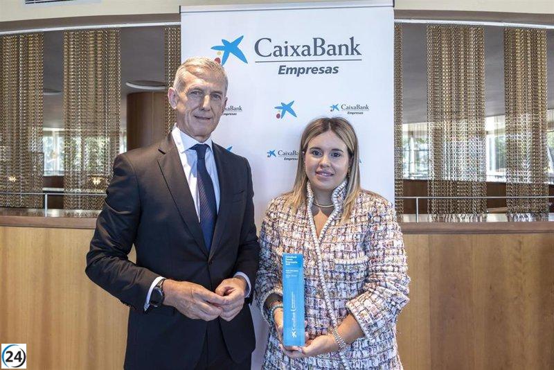 Silvia Díaz, directora de Language Kingdom, galardonada con el 'Premio Empresaria' de CaixaBank.