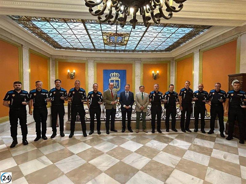 Oviedo da la bienvenida a ocho nuevos agentes de movilidad en su Policía Local.
