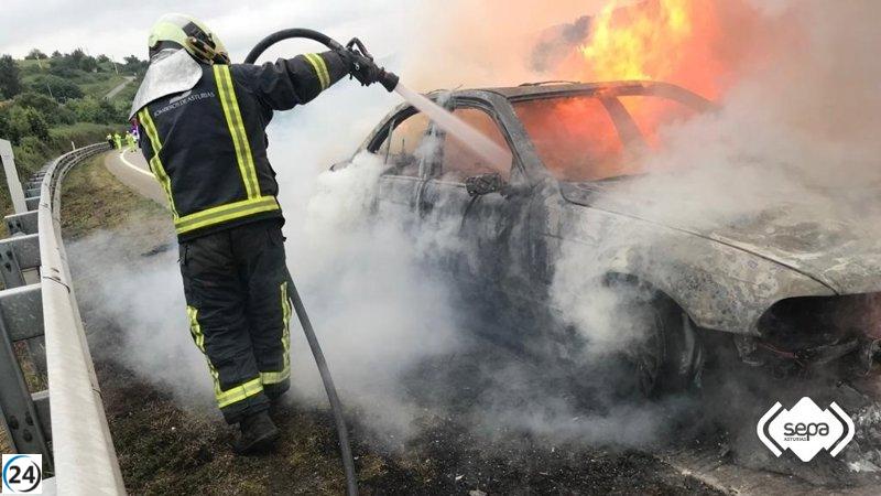 Bomberos sofocan incendios en vehículos en Langreo, Parres y Carreño.