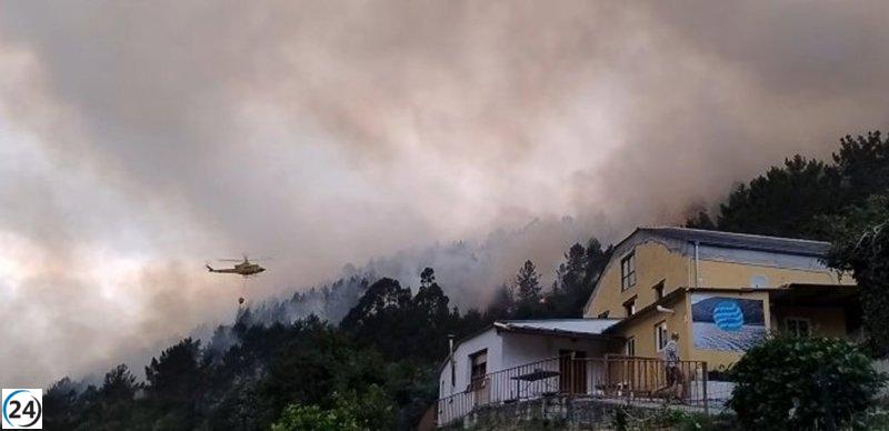 Controlado el incendio en La Zoreda, Villayón.