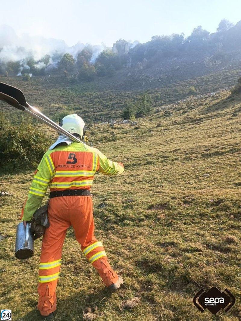 Evacuación de dos comunidades en Ibias, Asturias, a causa de un reciente incendio.