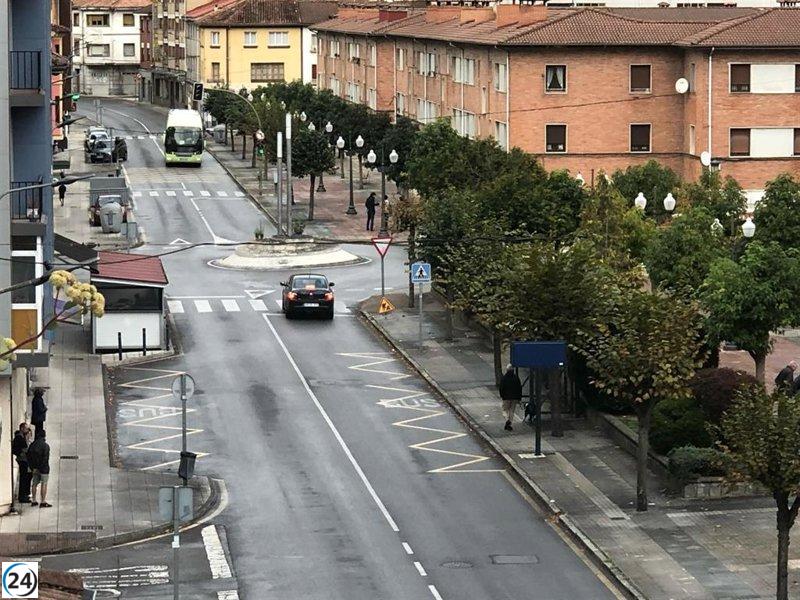 Motociclista sufre lesiones en accidente con una rotonda en Blimea.