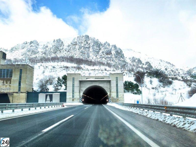 Nieve obliga a usar cadenas en Pajares y a reducir velocidad en la AP-66.