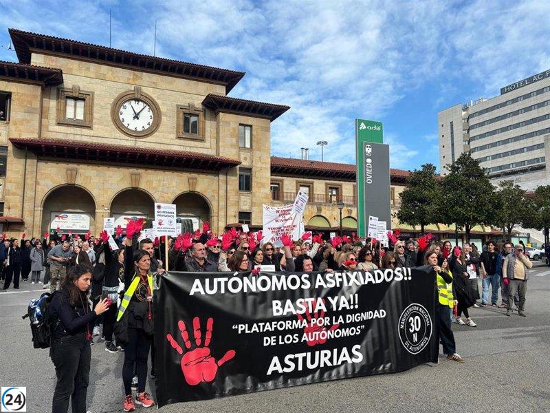 Autónomos de Asturias salen a las calles de Oviedo exigiendo igualdad laboral y reducción de impuestos.