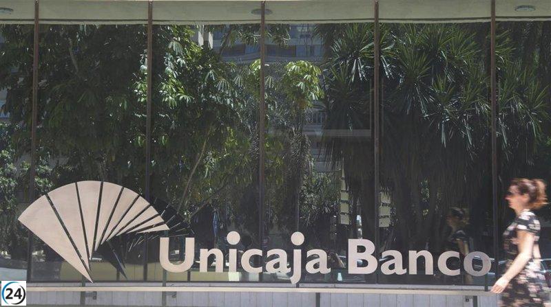 Unicaja Banco reparte 128 millones de euros entre accionistas este viernes en forma de dividendos.