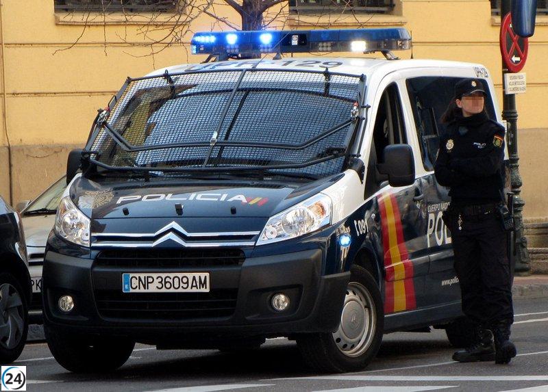 Dos hombres son detenidos por la Policía tras robo en bazar de Gijón.