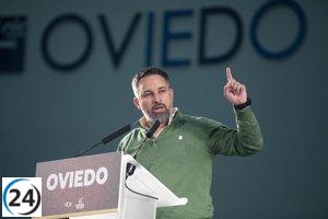 Abascal critica a Moreno y Ayuso por apoyar la Agenda 2030 y destaca a CyL como posible modelo de pacto entre PP y Vox.