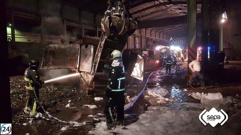 Controlado el incendio en una nave de chatarra en Logrezana, Carreño.