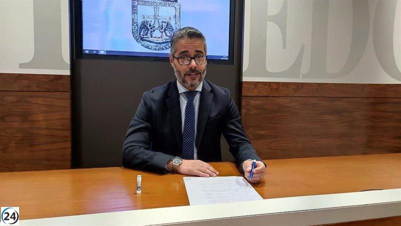 Antuña del PP acusa a Llaneza del PSOE de tener posturas afines a Podemos sobre La Vega.
