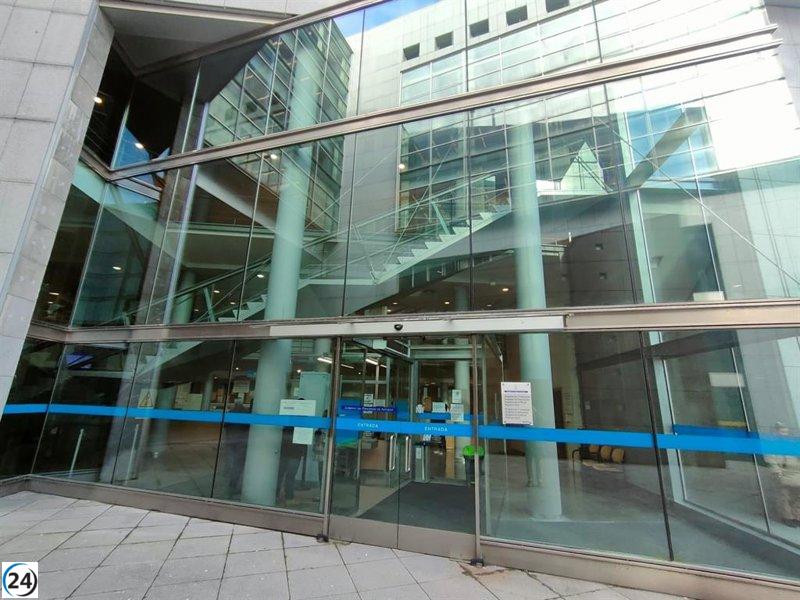 La Fiscalía solicita 5 años de cárcel por robo en banco de calle Naranjo de Bulnes, Oviedo.