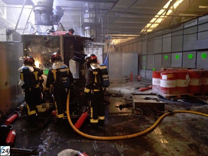 Controlado el fuego en la factoría Vauste de Gijón.