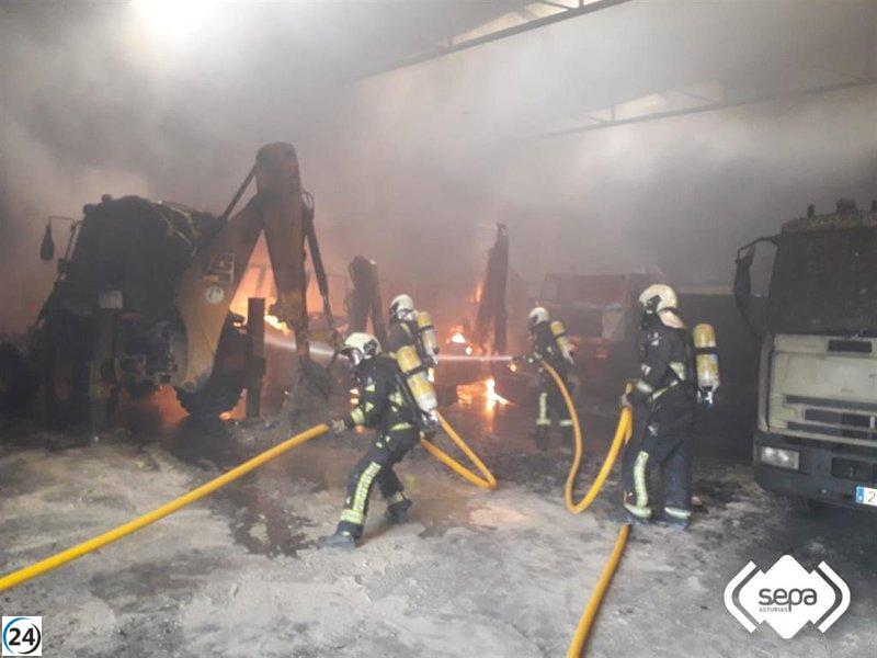 Un incendio en Siero destruye varios vehículos municipales.