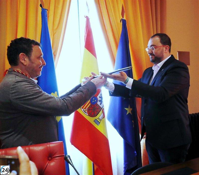 Barbón critica la entrada de Vox en el gobierno tripartito de Gijón.