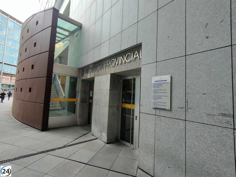 Mujer arriesga 10 años de prisión tras quemar la puerta de su vecina de 99 años.