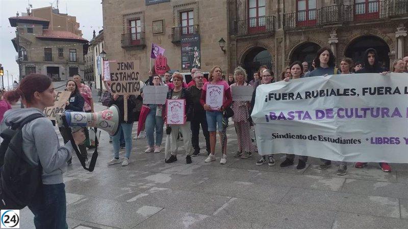 Jenni Hermoso recibe apoyo masivo en Gijón con demanda de dimisión de la cúpula de la RFEF