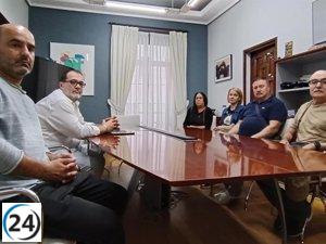 El Ayuntamiento insta a Adif a limpiar y iluminar la pasarela de Sama.