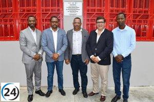 La compañía Izertis abre su cuarta Aula Digital en Cabo Verde y es homenajeada con una calle en Santa Cruz.