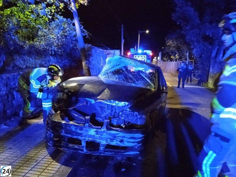 Accidente en Gijón deja un herido tras conductor perder el control y chocar contra muro y farola.