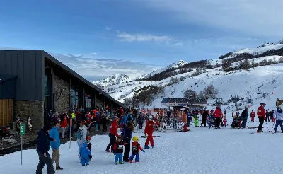 Disfruta de la nieve y el esquí en las estaciones del Principado